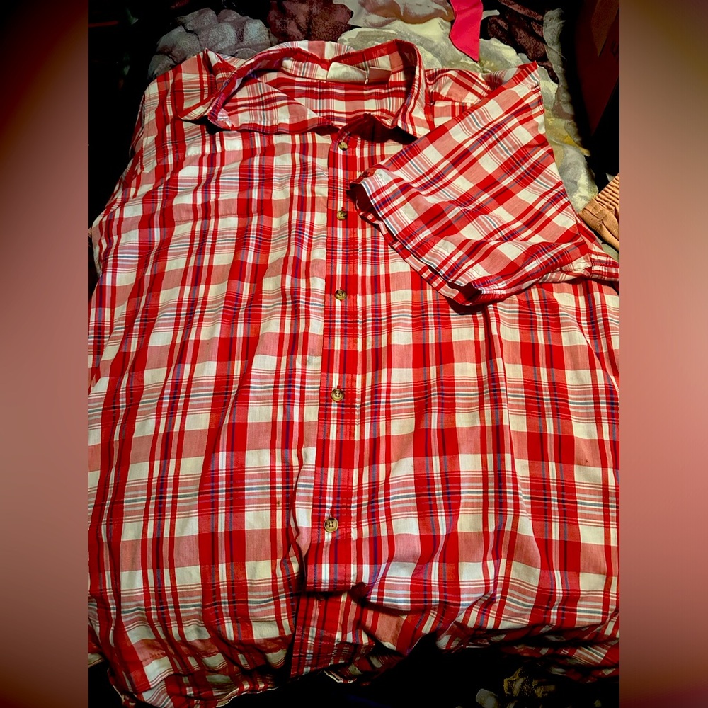 Men’s short sleeve button up with pockets